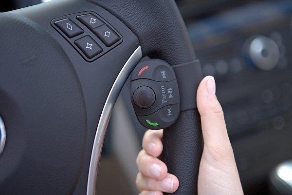 Parrot MKi9000 volan