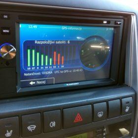 Kia Sorento: radio z navigacijo, vzvratna kamera 9