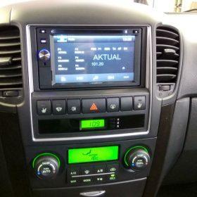 Kia Sorento: radio z navigacijo, vzvratna kamera 5