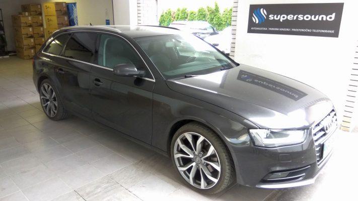 Audi A4 (8K): parkirna kamera na tovarniški LCD 10