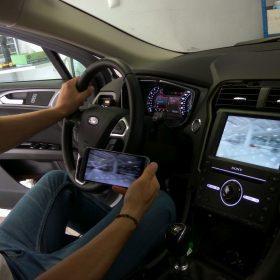 Ford Modeo (2016): vzvratna kamera in MirrorLink 13