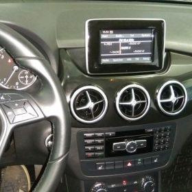 Mercedes B: parkirna kamera in senzorji 8