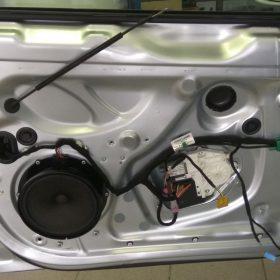 VW Golf 6: avtoradio in vsi zvočniki 13