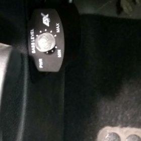 Renault Megane 3: aktivni nizkotonec pod sedežem 7