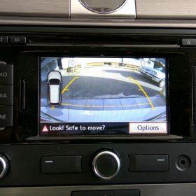 VW Passat: tipska kamera na OEM zaslon 7