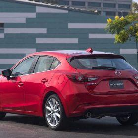 Mazda 3: Zvočniki spredaj in zadaj, aktivni woofer 2