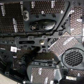 Renault Megane 3: Zvočno izoliranje vrat 6