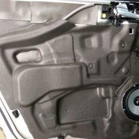 Ford Mondeo: Kompletna avtoakustika Helix 18