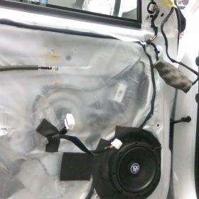 KIA Sportage: zvočniki, ojačevalec, nizkotonec 9