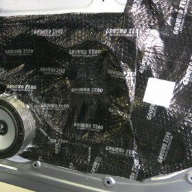 Citroen Berlingo: sprednji zvočniki in izolacija 12