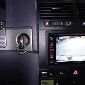VW Touareg: 2-DIN radio Pioneer in vzvratna kamera 3