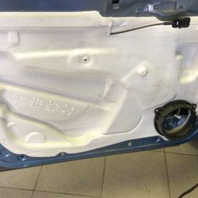 Renault Kangoo: Menjava sprednjih zvočnikov 4