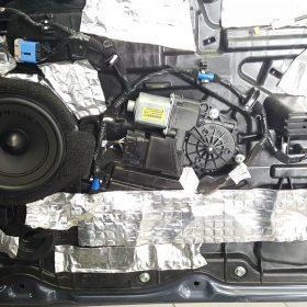 Kia Cee'd: Zvočniki, izolacija in aktivni nizkotonec 11