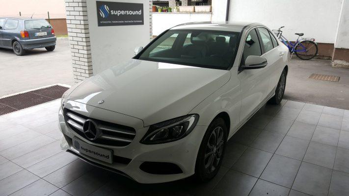 Mercedes C (W205): Vzvratna kamera na OEM zaslon 8