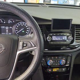 Opel Mokka: vzvratna kamera na LCD zaslon 2