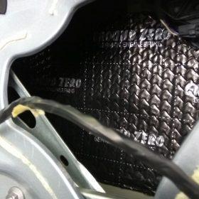 Renault Megane 3: menjava zvočnikov in izolacija 5