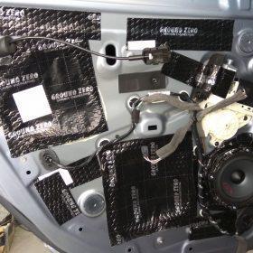 Renault Megane 3: menjava zvočnikov in izolacija 8