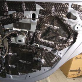 Renault Megane 3: menjava zvočnikov in izolacija 9