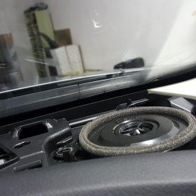 Mazda 3: Helix zvočniki spredaj, izolacija vseh vrat 8