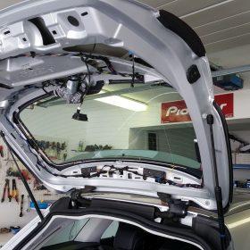 Mercedes C (S205): vzvratna kamera na OEM zaslonu 2