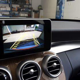 Mercedes C (S205): vzvratna kamera na OEM zaslonu 8