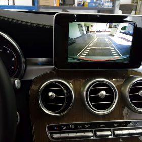 Mercedes C (S205): vzvratna kamera na OEM zaslonu 9