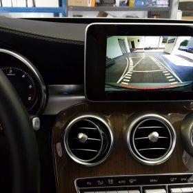 Mercedes C (S205): vzvratna kamera na OEM zaslonu 10