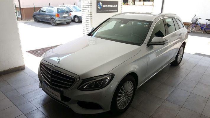 Mercedes C (S205): vzvratna kamera na OEM zaslonu 5