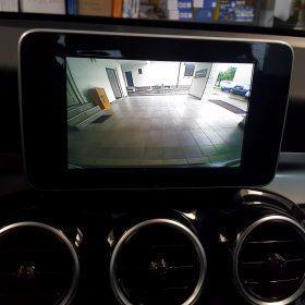 Mercedes GLC: vzvratna kamera na OEM zaslon 10
