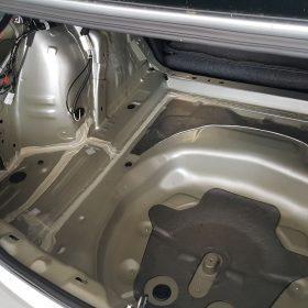 Mazda 3: zvočna izolacija prtljažnega prostora 3