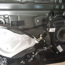 Renault Clio mk4: menjava sprednjih zvočnikov in izoliranje 3