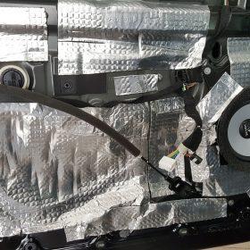 Renault Clio mk4: menjava sprednjih zvočnikov in izoliranje 8