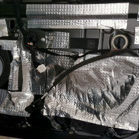 Renault Clio mk4: menjava sprednjih zvočnikov in izoliranje 10