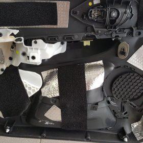 Renault Clio mk4: menjava sprednjih zvočnikov in izoliranje 11