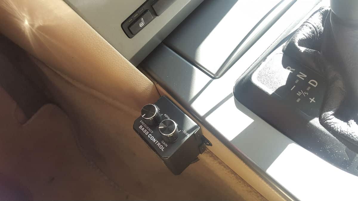 BMW E60: JBL bass komplet 3