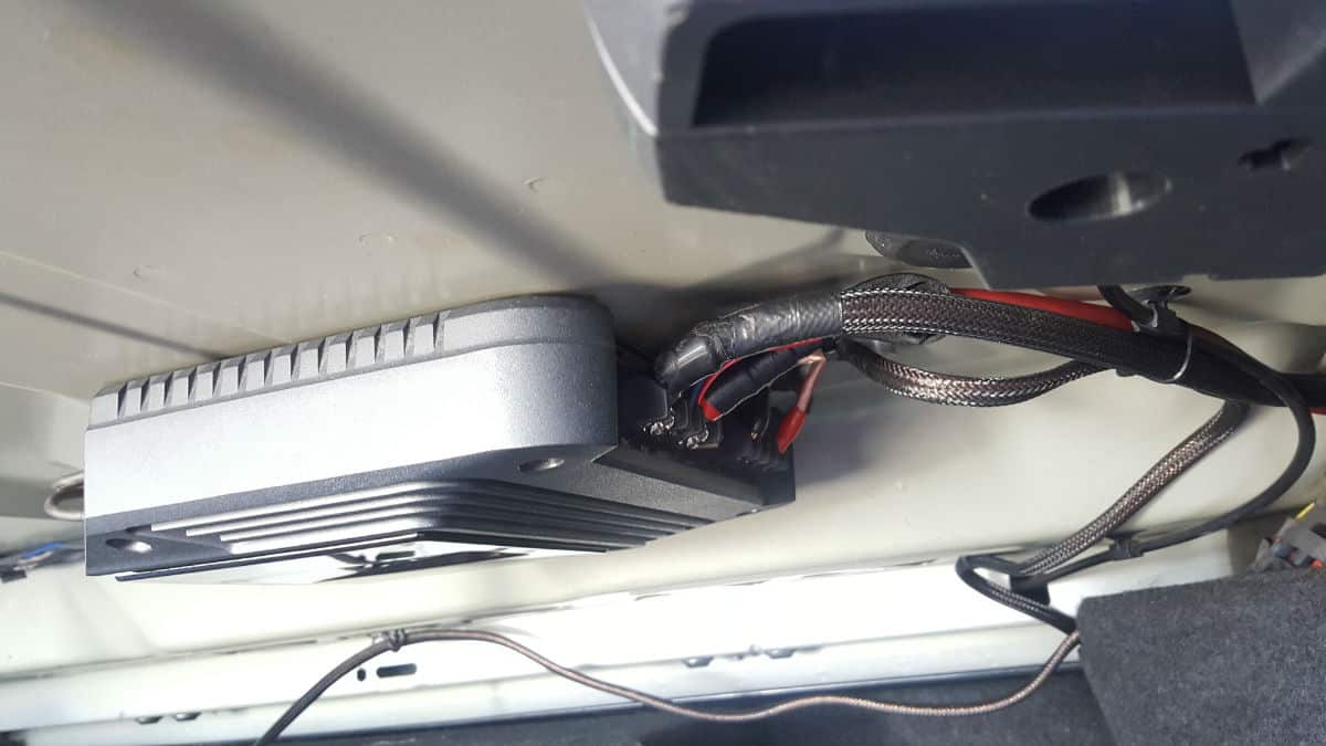 BMW E60: JBL bass komplet 7