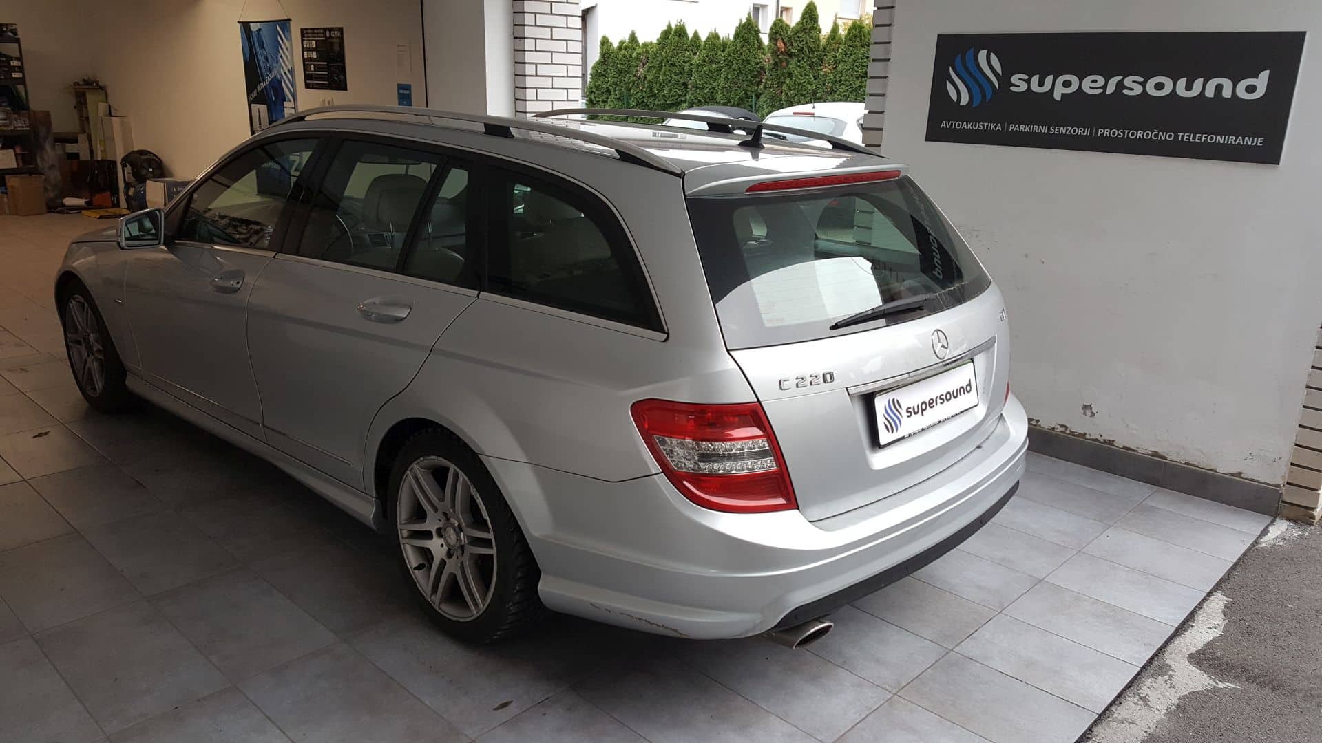 Mercedes C220: OEM parkirni senzorji zadaj 2