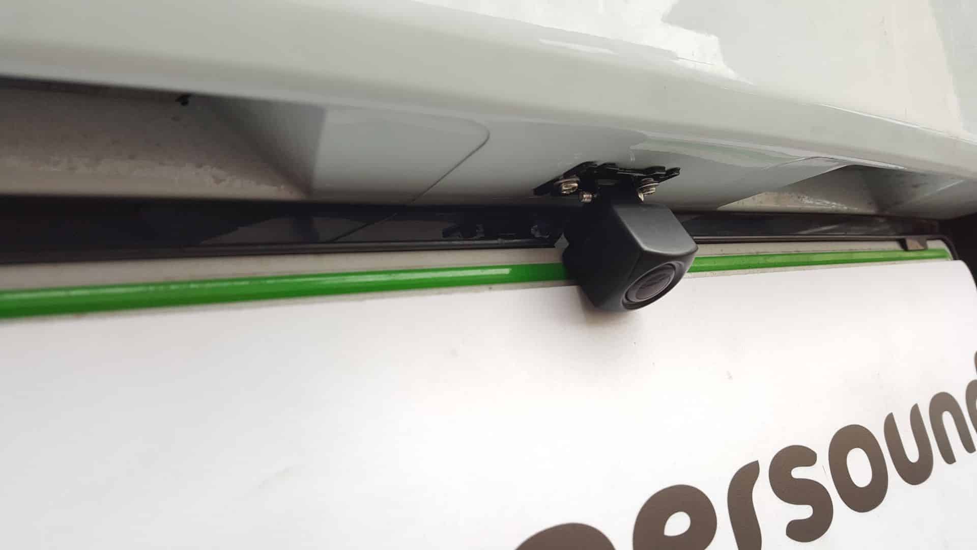 Renault Clio mk4: kamera na tovarniški radio 6