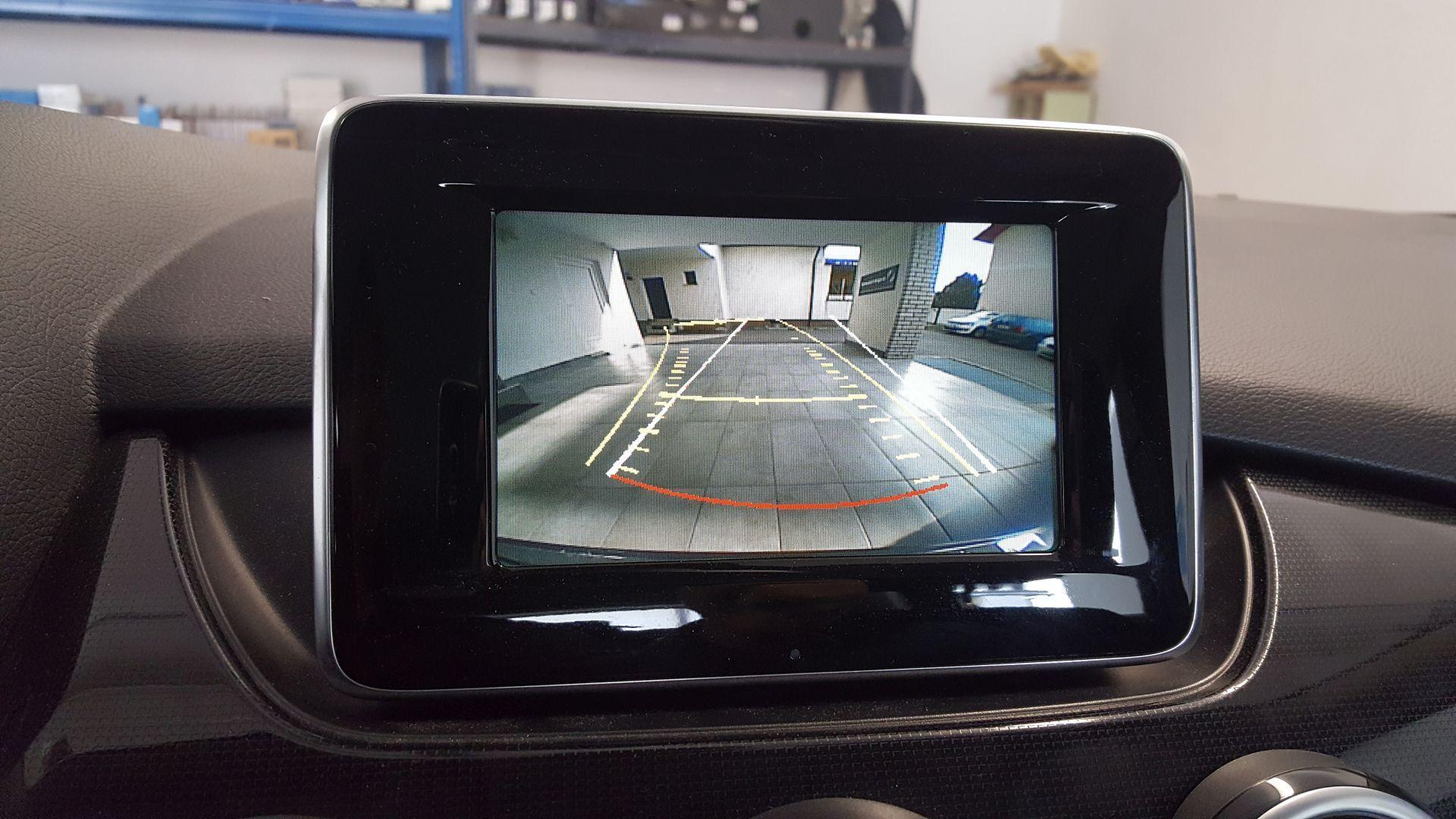 Mercedes B: kamera spredaj in zadaj + MirrorLink 7