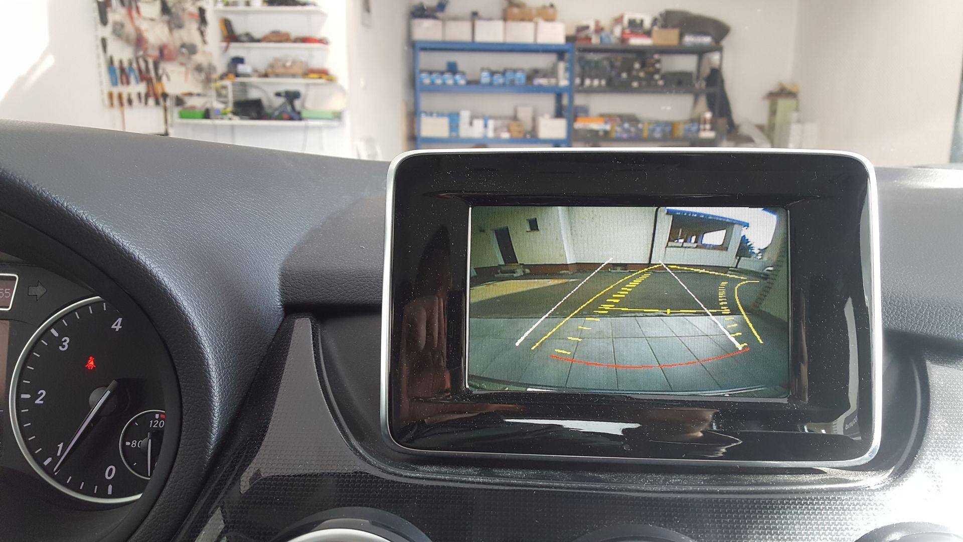 Mercedes B: kamera spredaj in zadaj + MirrorLink 8