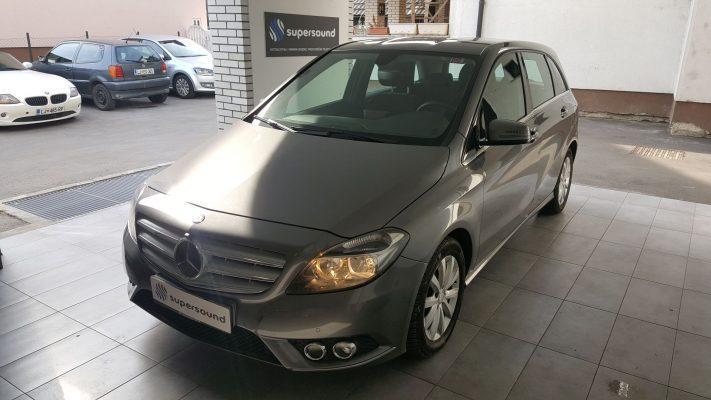 Mercedes B: kamera spredaj in zadaj + MirrorLink 8