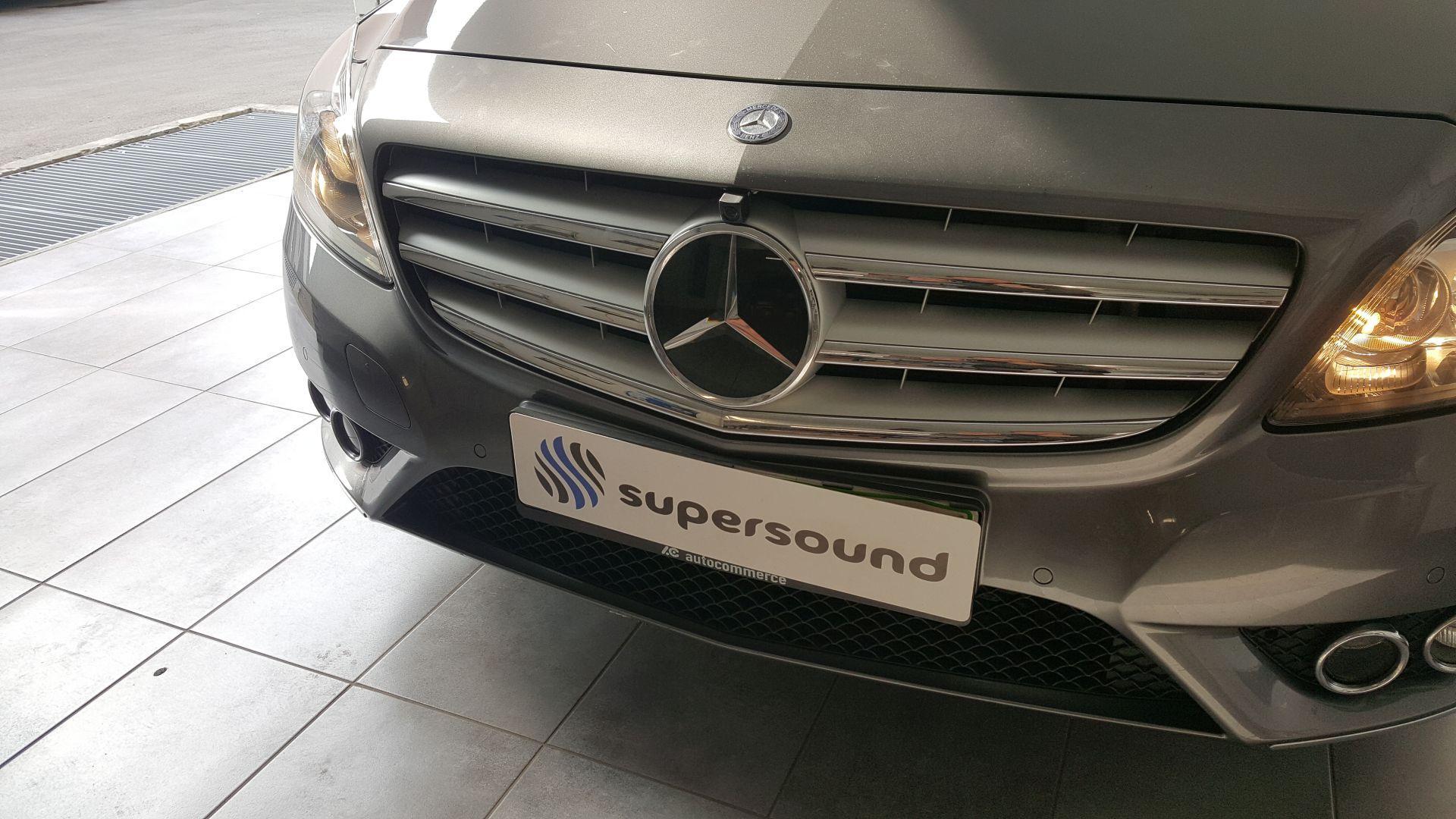 Mercedes B: kamera spredaj in zadaj + MirrorLink 2