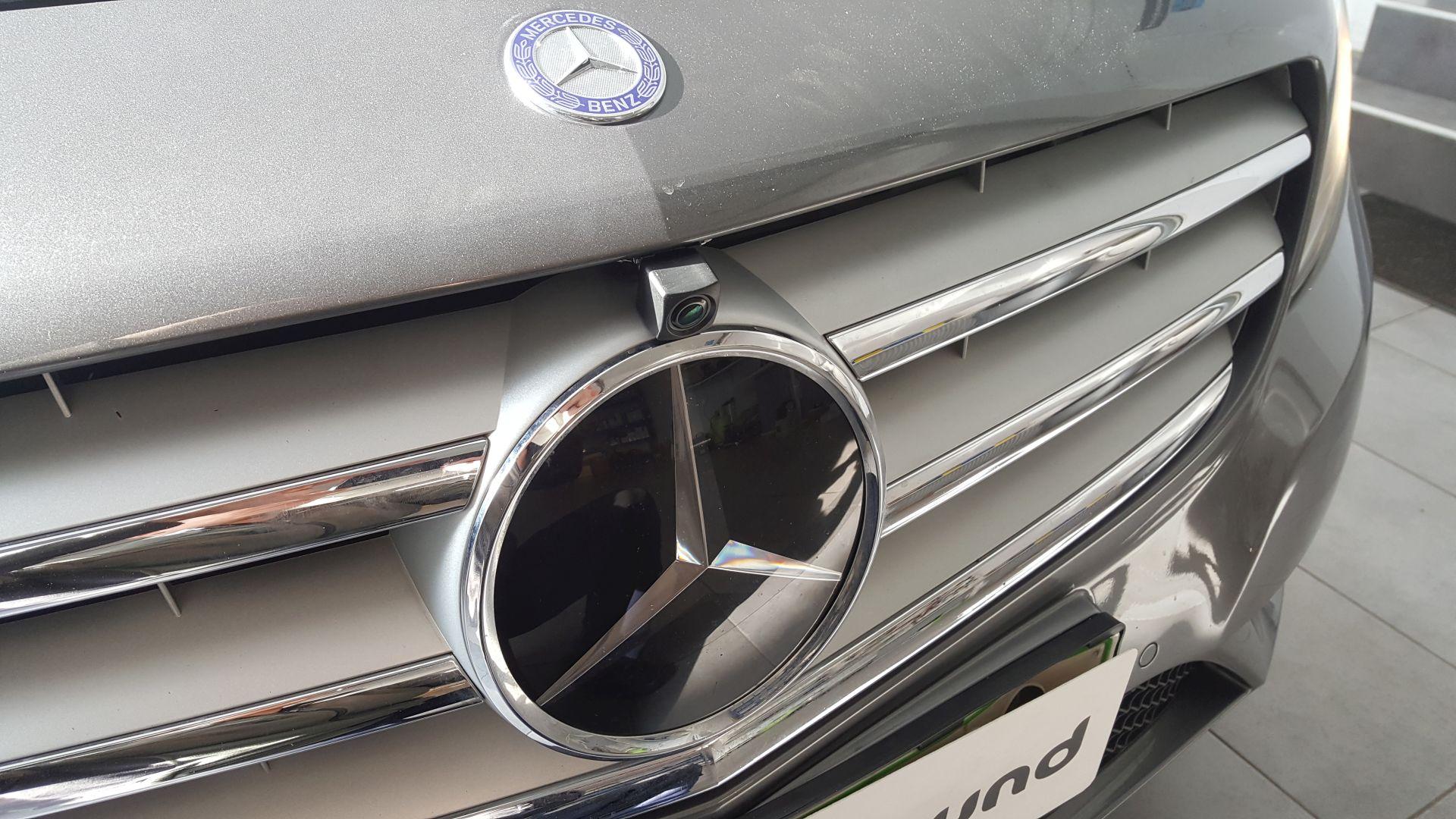 Mercedes B: kamera spredaj in zadaj + MirrorLink 3