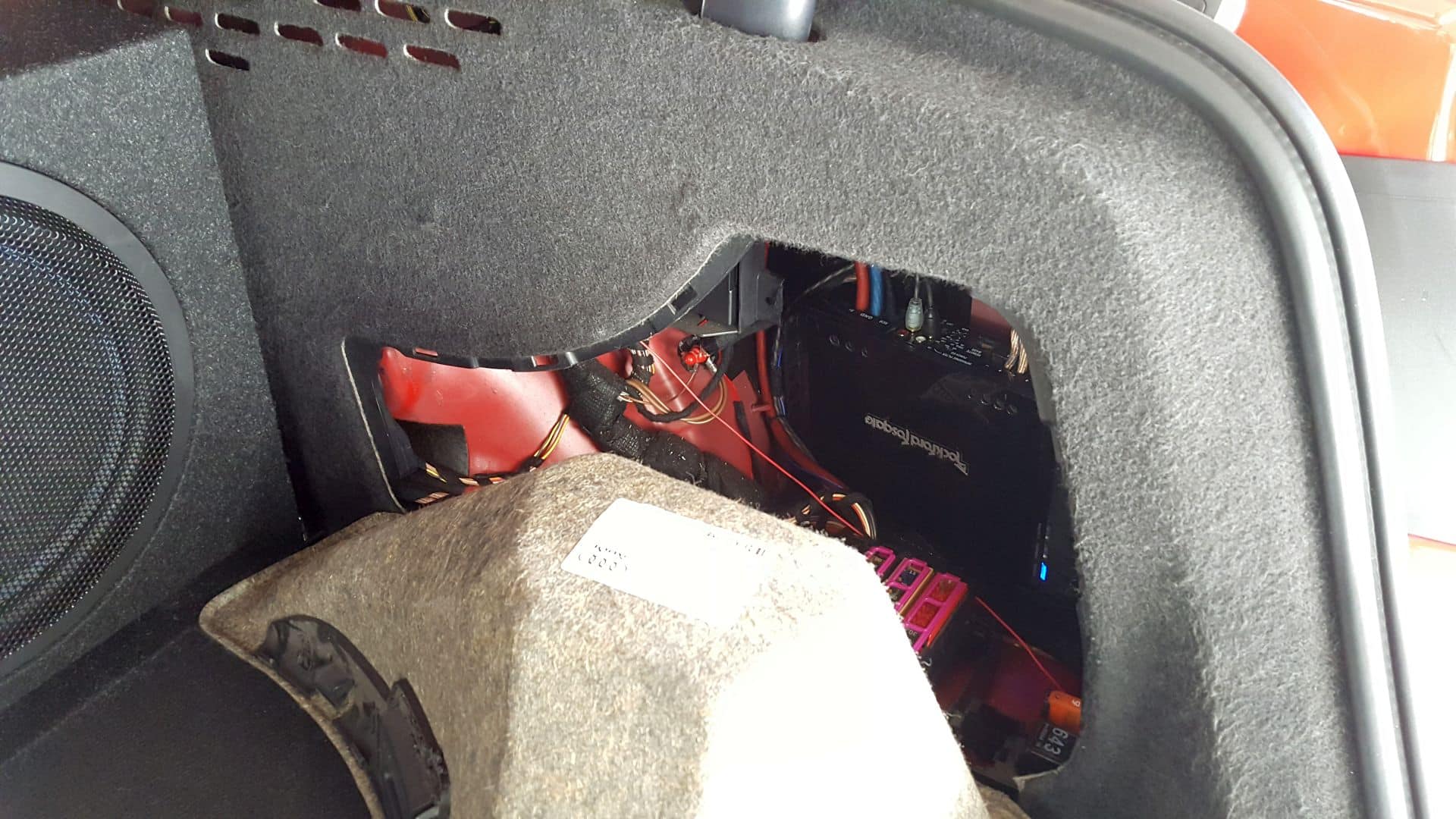 Audi A4 (8K): 2 ojačevalca in nizkotonec 3