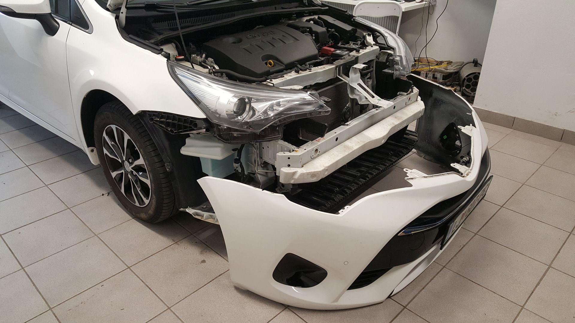 Toyota Corolla (2018): parkirni senzorji spredaj in zadaj 2