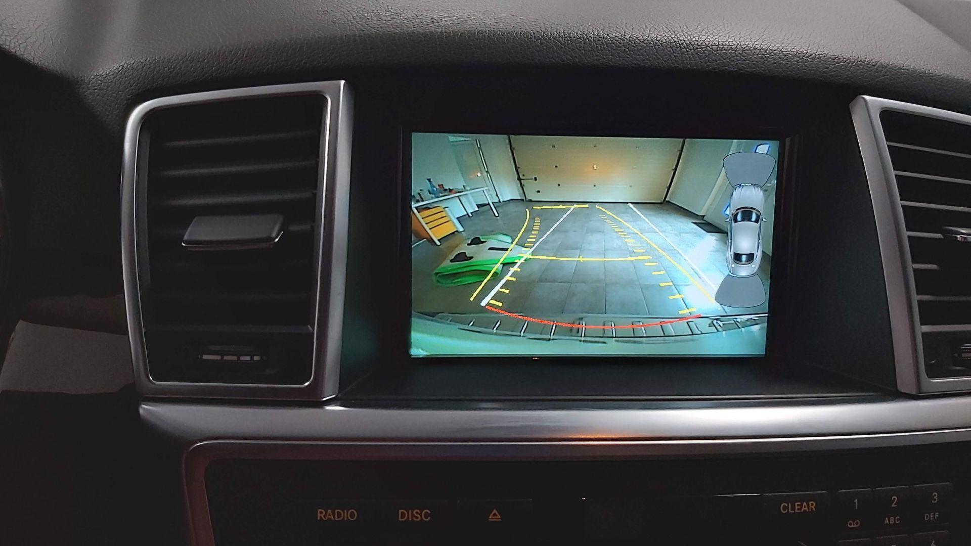 Mercedes ML (W166): vgradnja sprednje in zadnje kamere 10