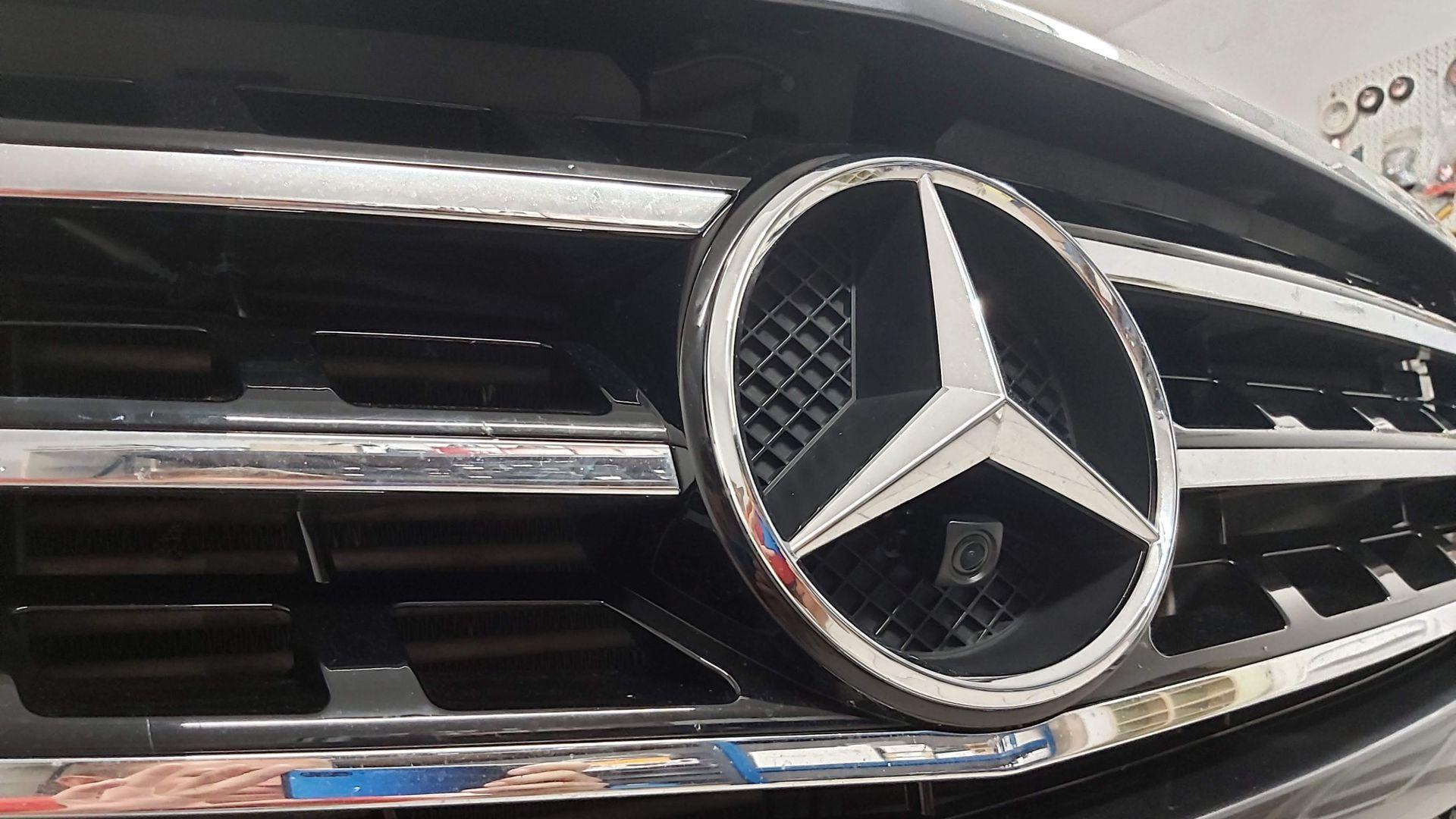 Mercedes ML (W166): vgradnja sprednje in zadnje kamere 5