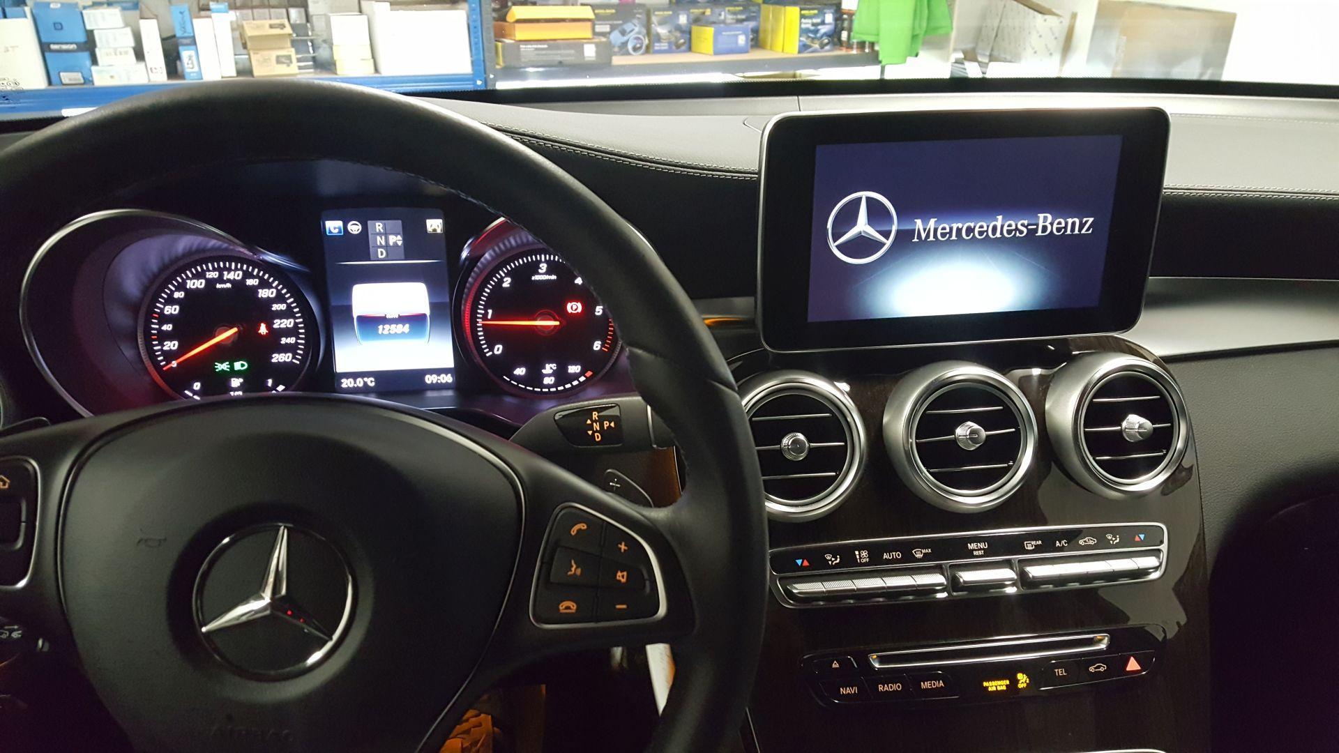 Mercedes GLC: vzvratna kamera na originalni radio 5