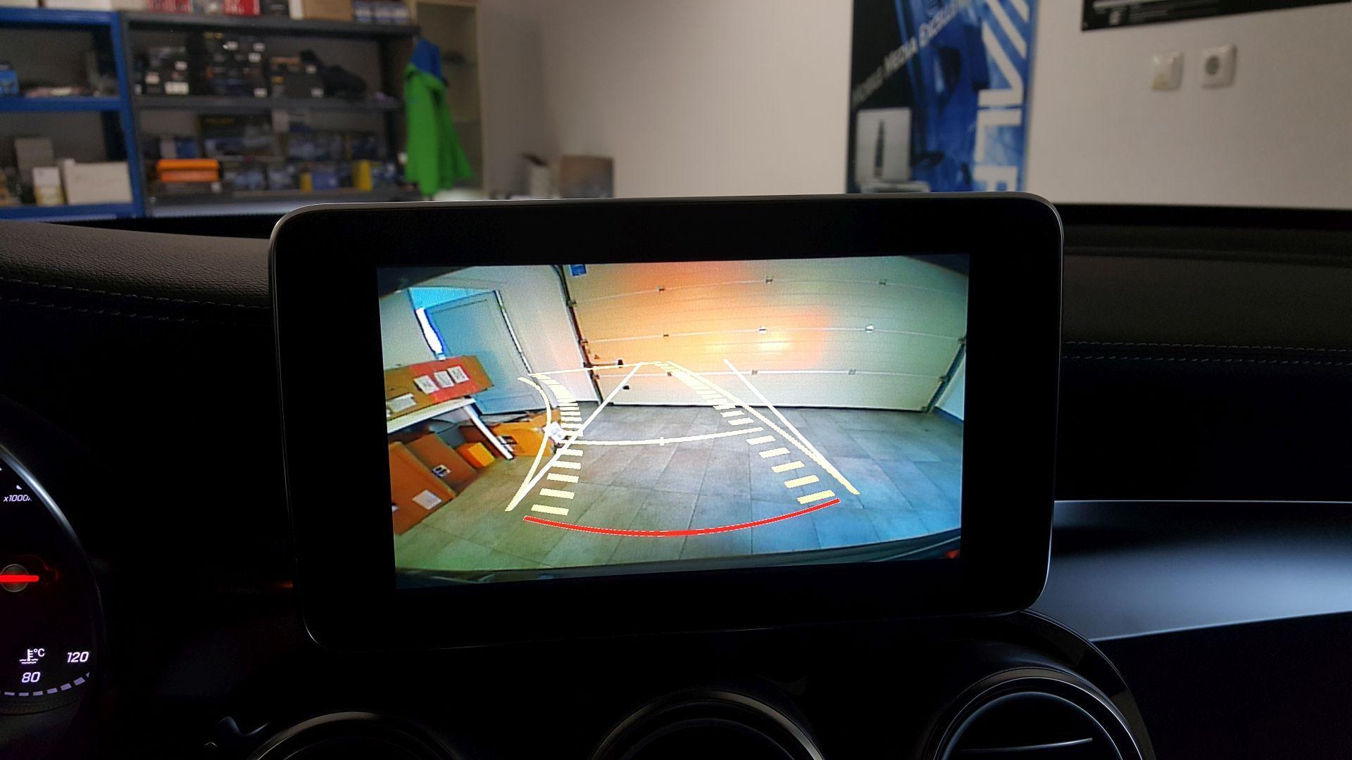 Mercedes GLC: vzvratna kamera na originalni radio 9