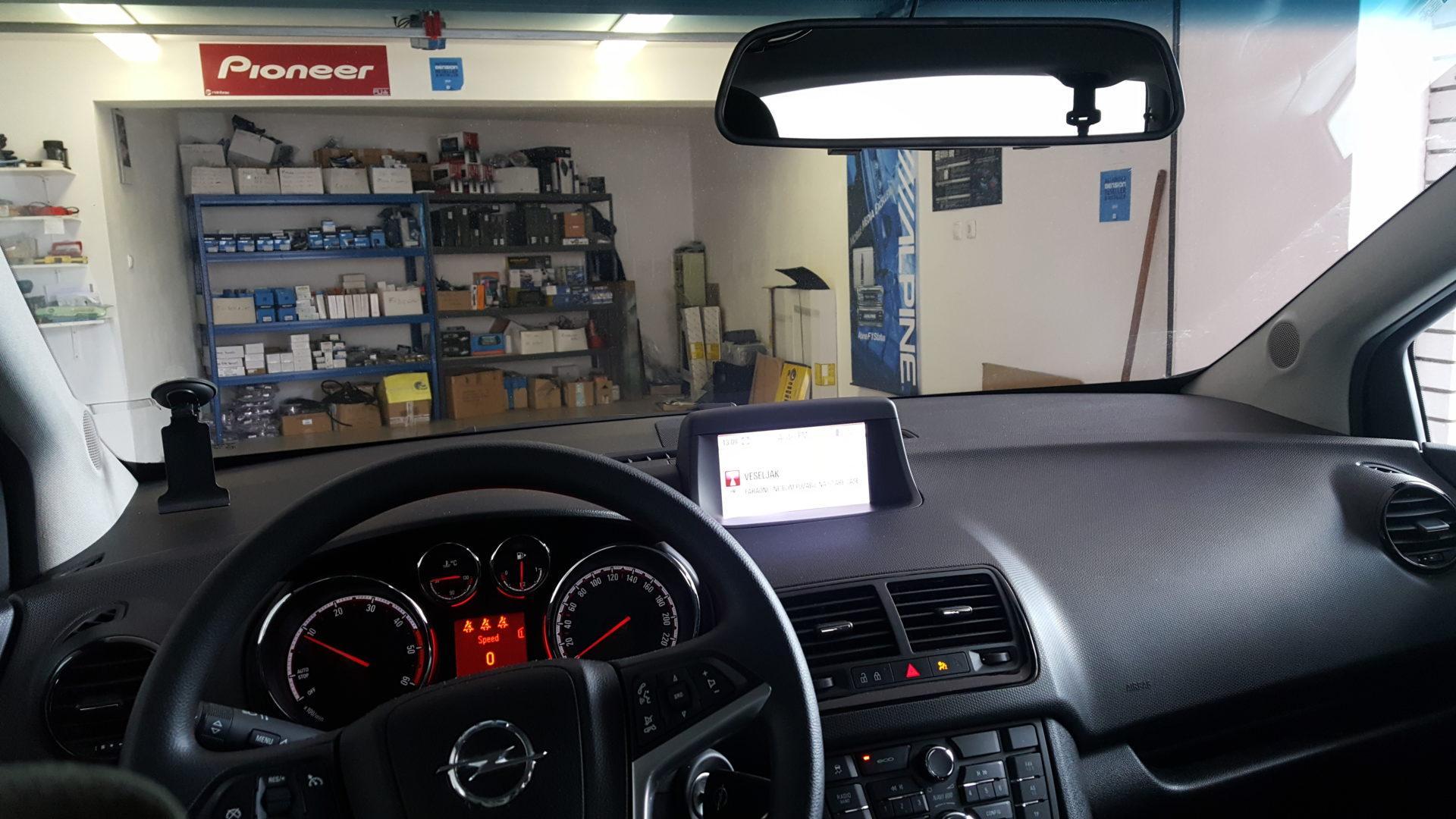 Opel Meriva: kamera in LCD v vzvratnem ogledalu 1